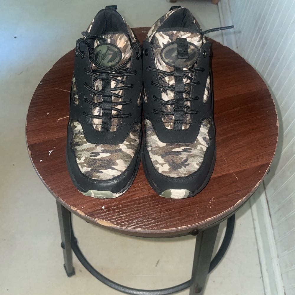 Heelys Force Skate Shoes Black Green Camouflage Sneakers Size 4Youth